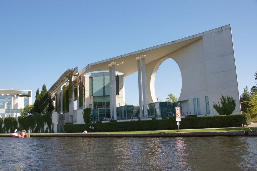 Berlin: Dinner Cruise on the Spree with Prosecco - From Charlottenburg to Berlin’s central sights