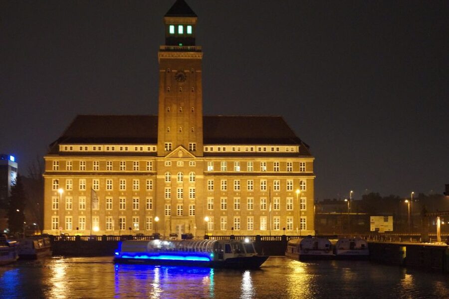 Berlin: Dinner Cruise on the Spree with Prosecco - What the food is really like