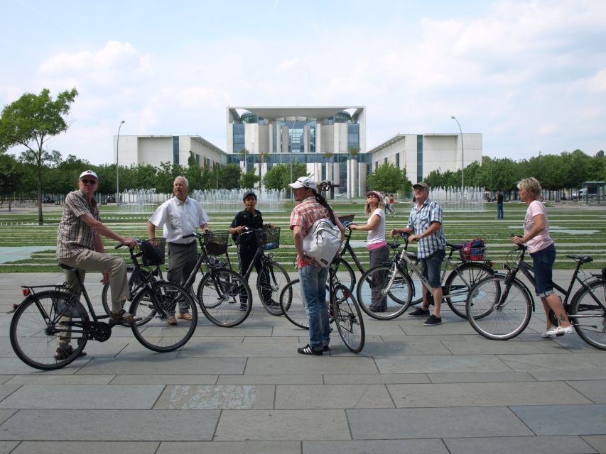 Berlin: E-Bike Tour of the Berlin Wall and Mitte Highlights - The modern finish at Rotes Rathaus and Alexanderplatz