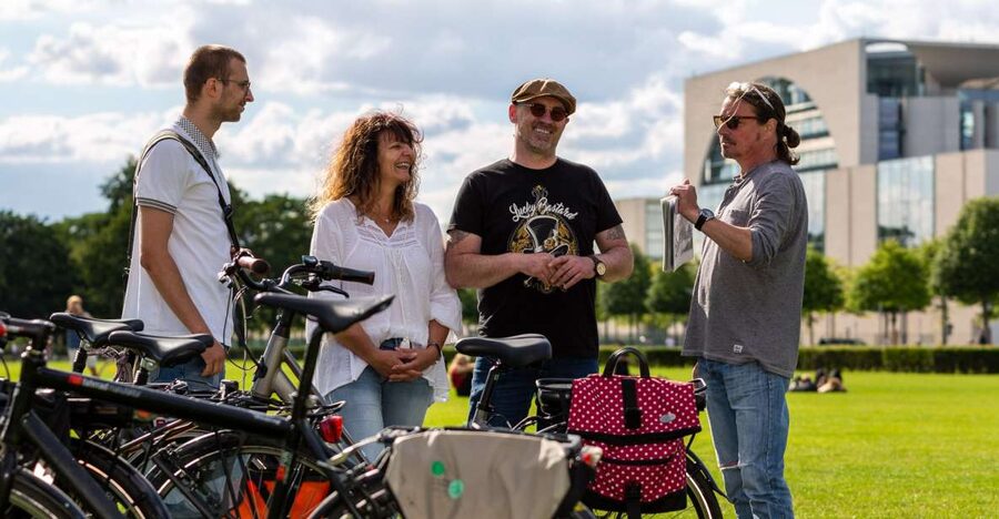 Berlin: E-Bike Tour of the Berlin Wall and Mitte Highlights - Mauerpark and Bernauer Strasse: where the Wall cut through daily life