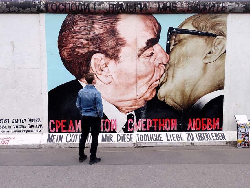 Berlin: East and West Wall Tour by Bike with a Guide - Key points at a glance