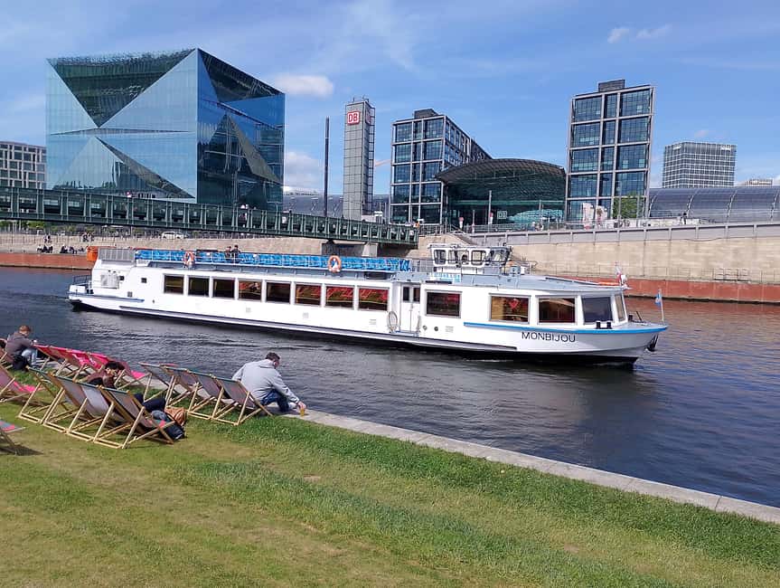 Berlin: East and West Wall Tour by Bike with a Guide - Scheunenviertel and the ride back east