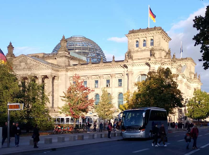 Berlin: East and West Wall Tour by Bike with a Guide - The City Palace and Museum Island