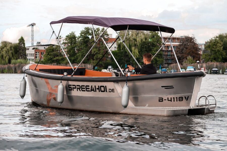 Berlin: Electric Boat Rental for self-driving 2 hrs - Key points to know before booking