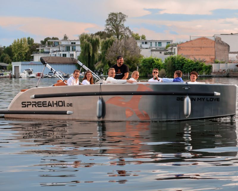 Berlin: Electric Boat Rental for self-driving 2 hrs - Bringing lunch, drinks, and the optional barbecue