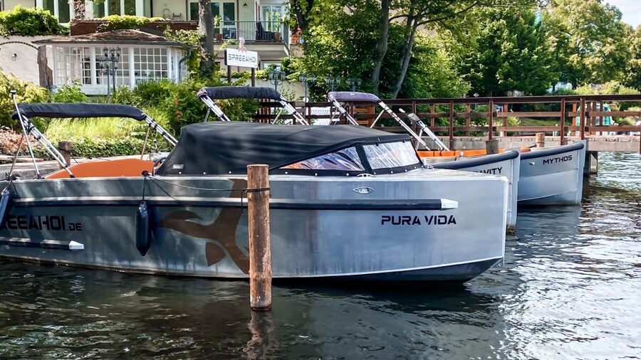 Berlin: Electric Boat Rental for self-driving 2 hrs - Practical planning for a smooth departure