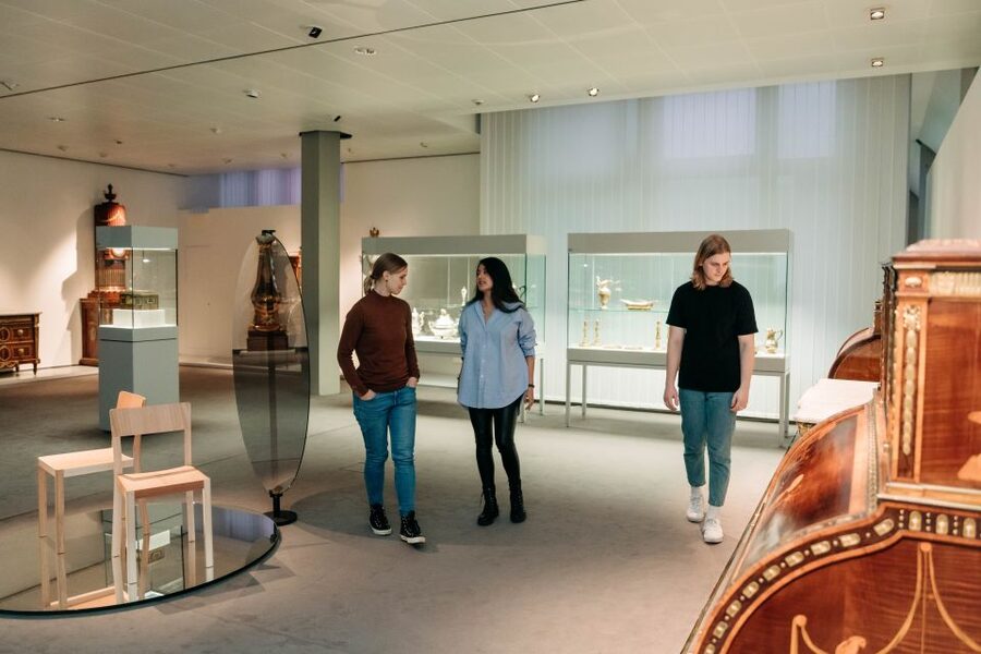 Berlin: Entry Ticket To The Kunstgewerbemuseum - Fashion and embroidered clothing