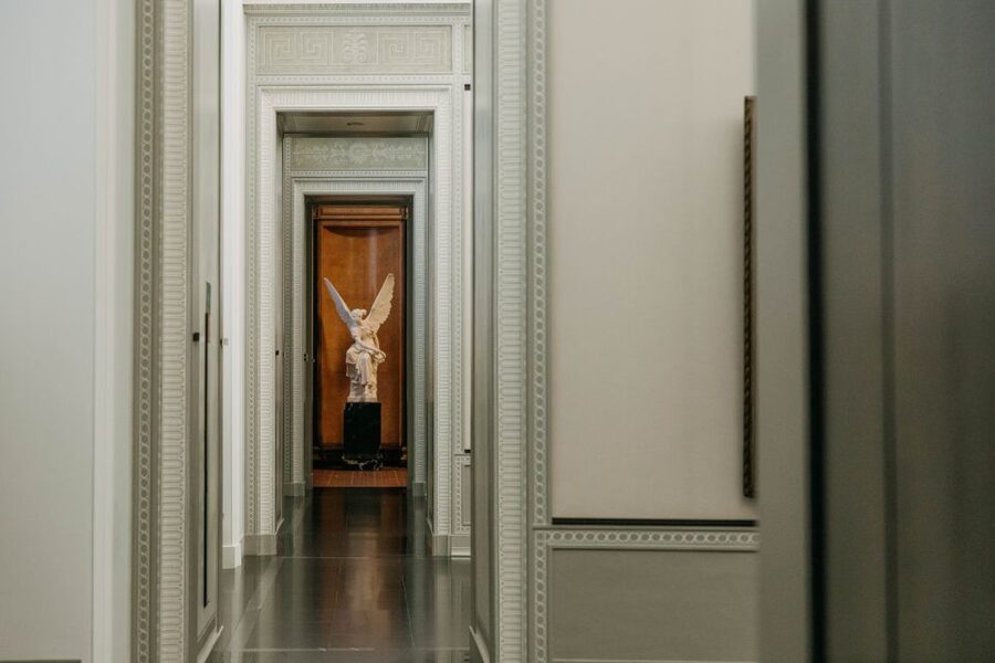 Berlin: Entry to Alte Nationalgalerie - Sculpture adds a different kind of drama