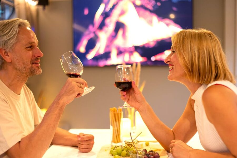 Berlin: Evening Boat Cruise – Romance & Moonlight - What this Berlin evening cruise really offers
