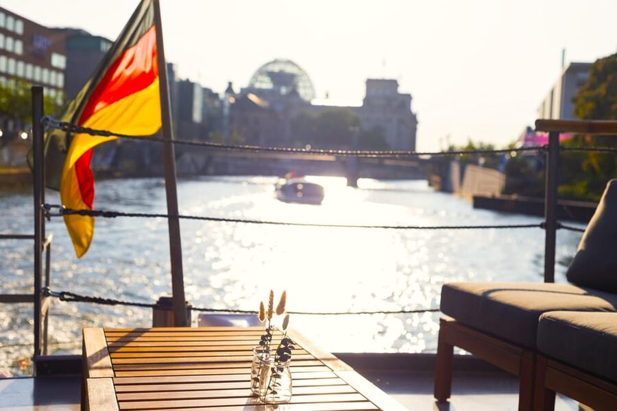 Berlin: Evening Boat Cruise – Romance & Moonlight - Nikolaiviertel, the TV Tower, and city lights