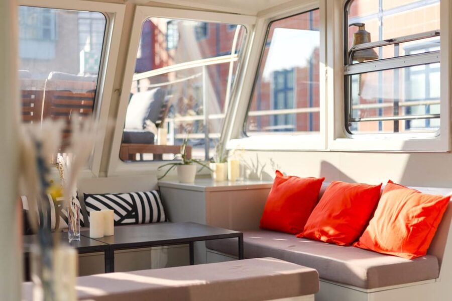 Berlin: Evening Boat Cruise – Romance & Moonlight - Roof terrace, indoor windows, or captain’s area?