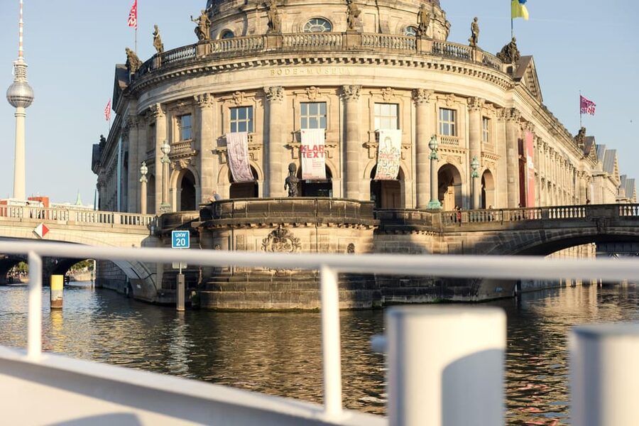 Berlin: Evening Boat Cruise – Romance & Moonlight - Is $37 a fair price?