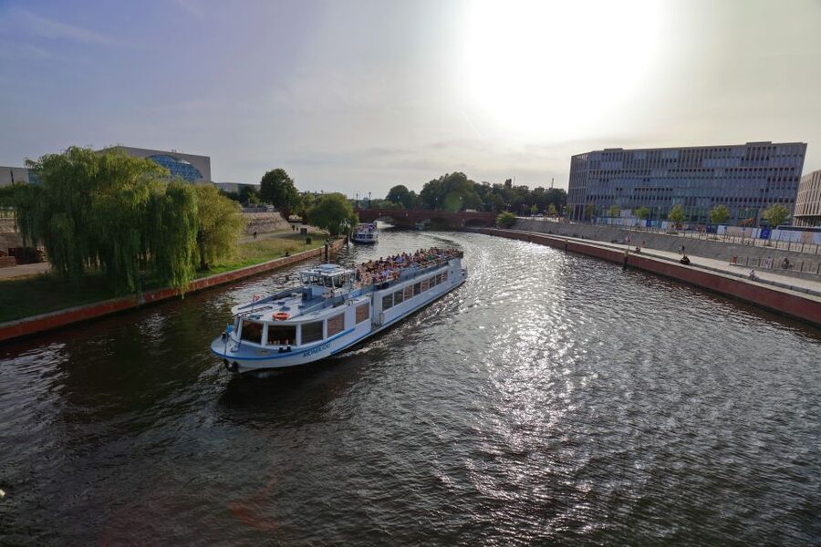 Berlin: Evening City Sightseeing Cruise - Key points to know before boarding