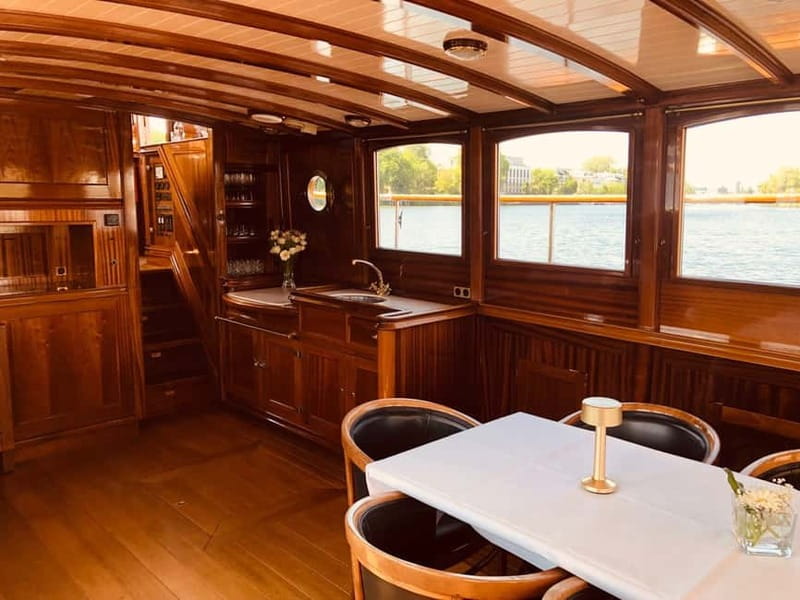 Berlin: Evening Yacht Cruise with Aperitif & Dinner Upgrade - Is $56 a fair price?