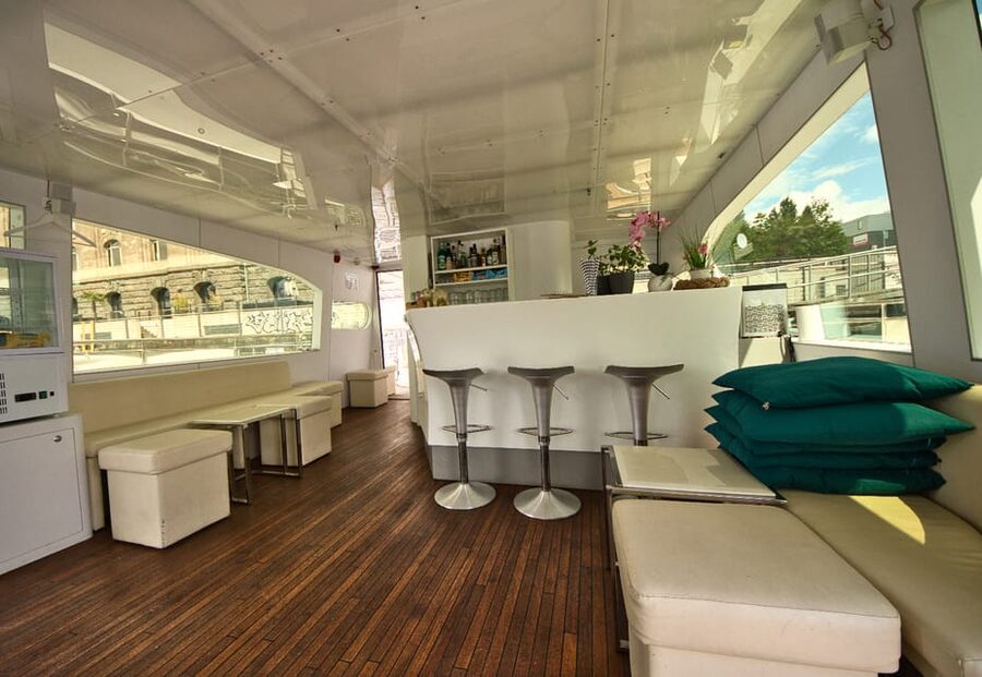 Berlin: Exclusive Boat Tour on a Solar-Powered Catamaran - Audio guides without a loudspeaker