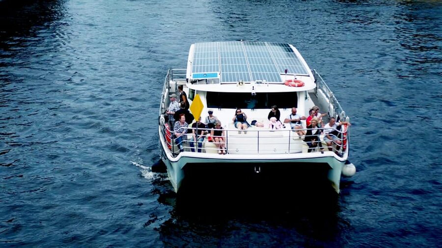 Berlin: Exclusive Boat Tour on a Solar-Powered Catamaran - Turning at the Pregnant Oyster