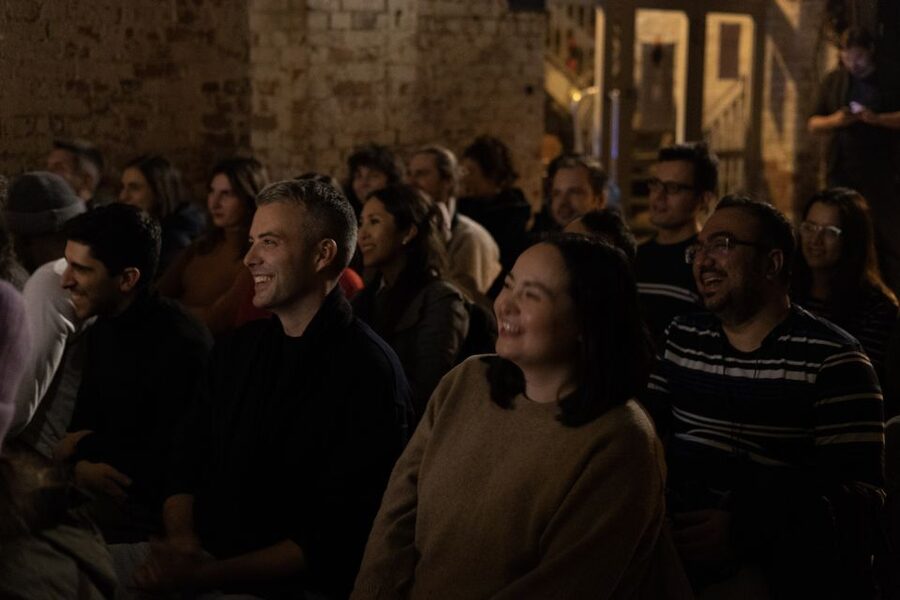 Berlin: Expats in Berlin Comedy Show Ticket - Why the small room works