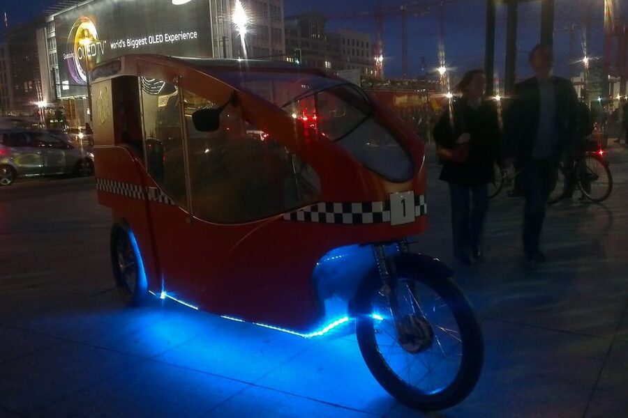 Berlin Express: Private 1-Hour E-Rickshaw Ride - Parks, riversides, and photo stops