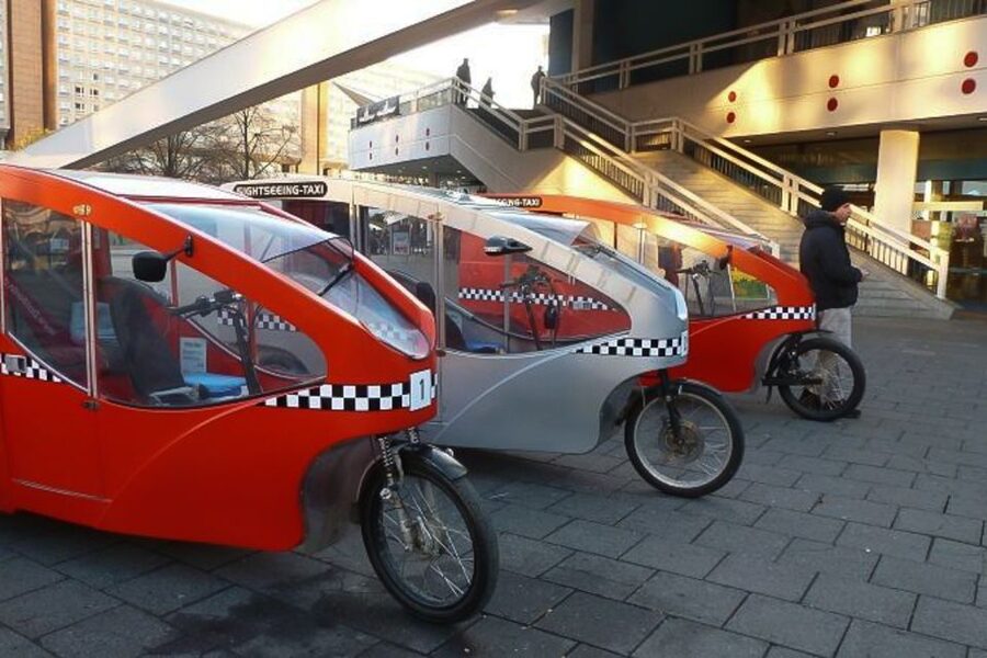 Berlin Express: Private 1-Hour E-Rickshaw Ride - What the one-hour itinerary really includes