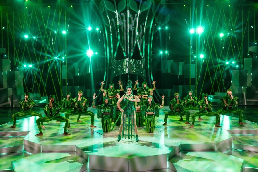 Berlin: FALLING | IN LOVE Grand Show Friedrichstadt-Palast - Practical details that affect your evening