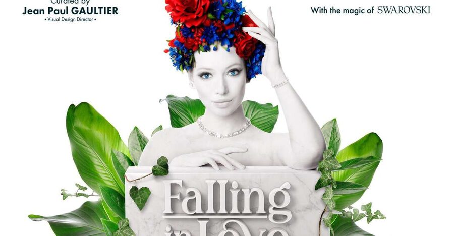 Berlin: FALLING | IN LOVE Grand Show Friedrichstadt-Palast - The story of a deaf poet and the language of the show