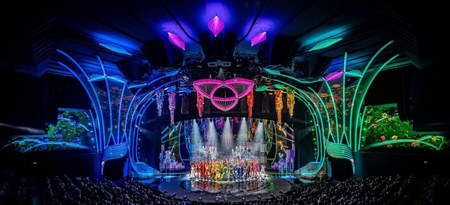 Berlin: FALLING | IN LOVE Grand Show Friedrichstadt-Palast - Costumes by Jean Paul Gaultier and Sasha Frolova