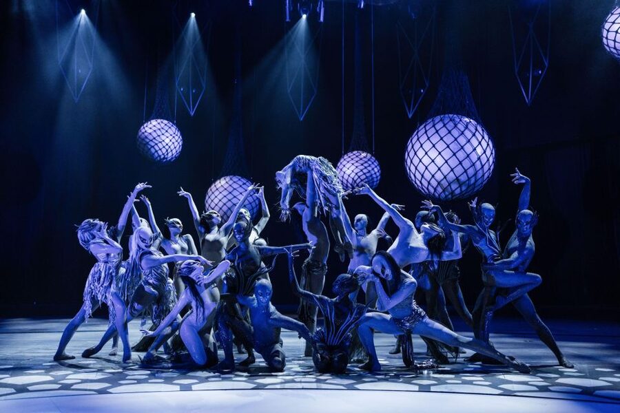Berlin: FALLING | IN LOVE Grand Show Friedrichstadt-Palast - Who will enjoy this show most
