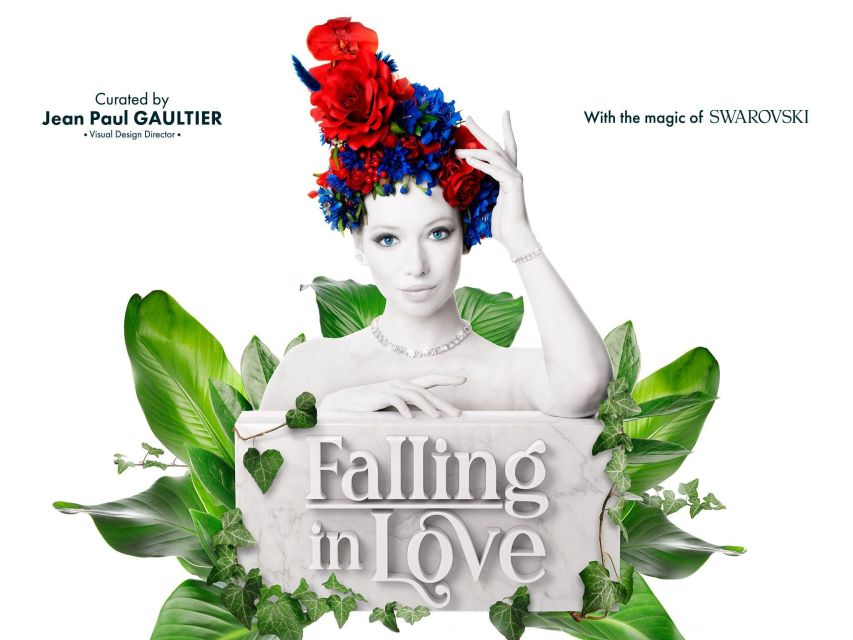 Berlin: FALLING | IN LOVE Grand Show Friedrichstadt-Palast - Entering Friedrichstadt-Palast before the curtain