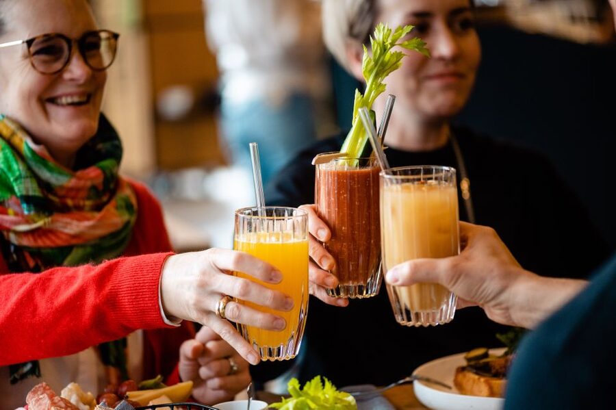 Berlin: Fine Dining Breakfast with Champagne in Schoneberg - What the two-hour visit feels like