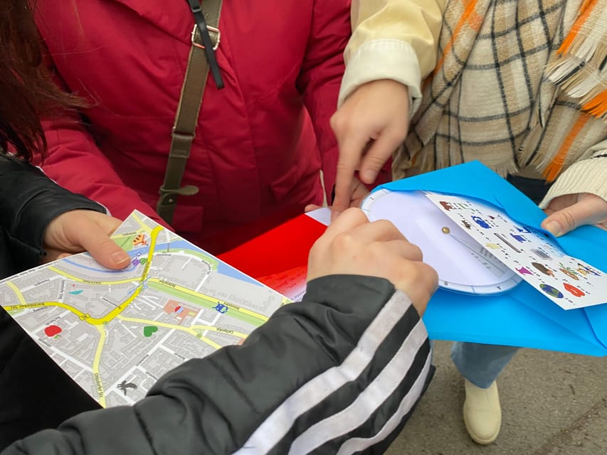 Berlin Friedrichshain: Outdoor Crime Mystery Tour - The German-language question
