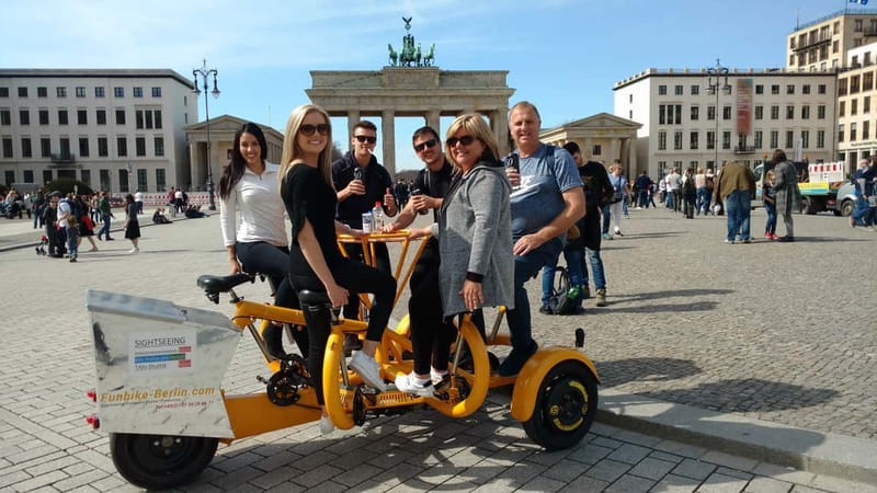 Berlin: Fun Private Guided Sightseeing Tours with Teambikes - Unter den Linden and the museum quarter