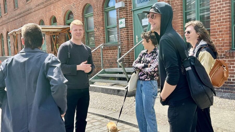 Berlin: Gourmet Food & Cultural Walking Tour - Coffee, beer, wine, and the Brandenburg connection