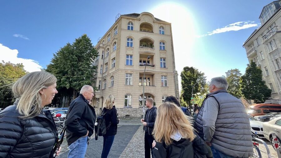 Berlin: Gourmet Food & Cultural Walking Tour - Why Alex’s guiding matters