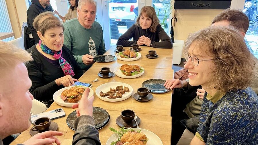 Berlin: Gourmet Food & Cultural Walking Tour - Starting among Prenzlauer Berg’s local businesses