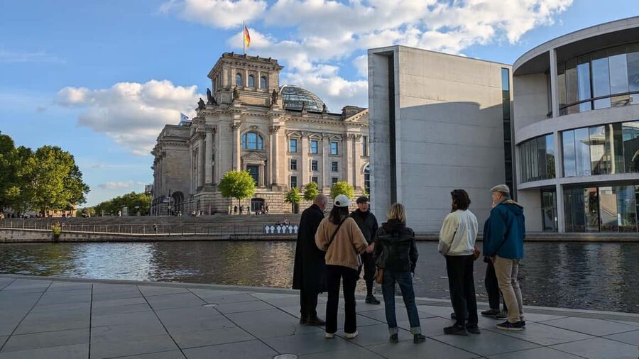 Berlin: Government District around the Reichstag Guided Tour - Starting beside the Futurium and the Spree