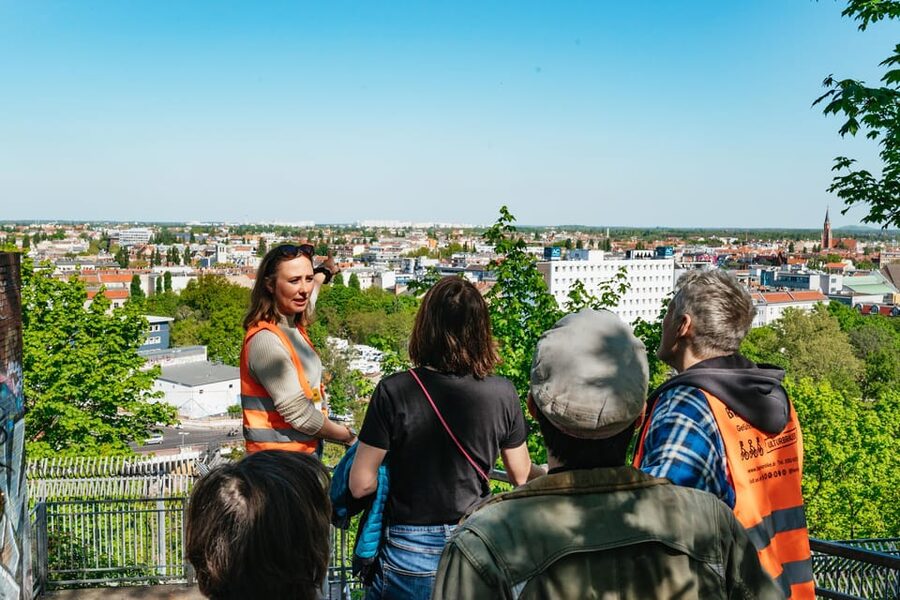 Berlin: Green City Guided Bike Tour - The WWII bunker and views at Volkspark Humboldthain