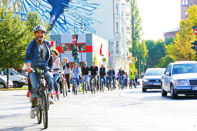 Berlin: Guided Bike tour of the Berlin Wall and Third Reich - Spreebogenpark and the Reichstag from outside