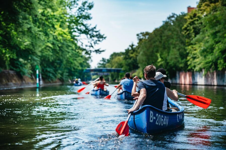 Berlin: Guided Tour by Canoe - Wagenburg Lohmühle and Berlin’s alternative character