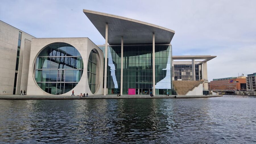 Berlin: Guided Walking Tour around the Reichstag - Key points at a glance