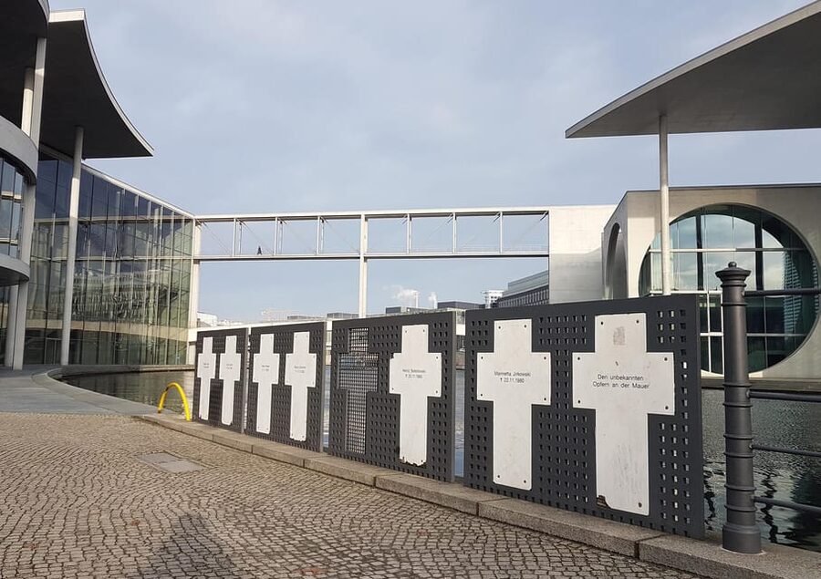 Berlin: Guided Walking Tour around the Reichstag - Why this government district walk is worth your time