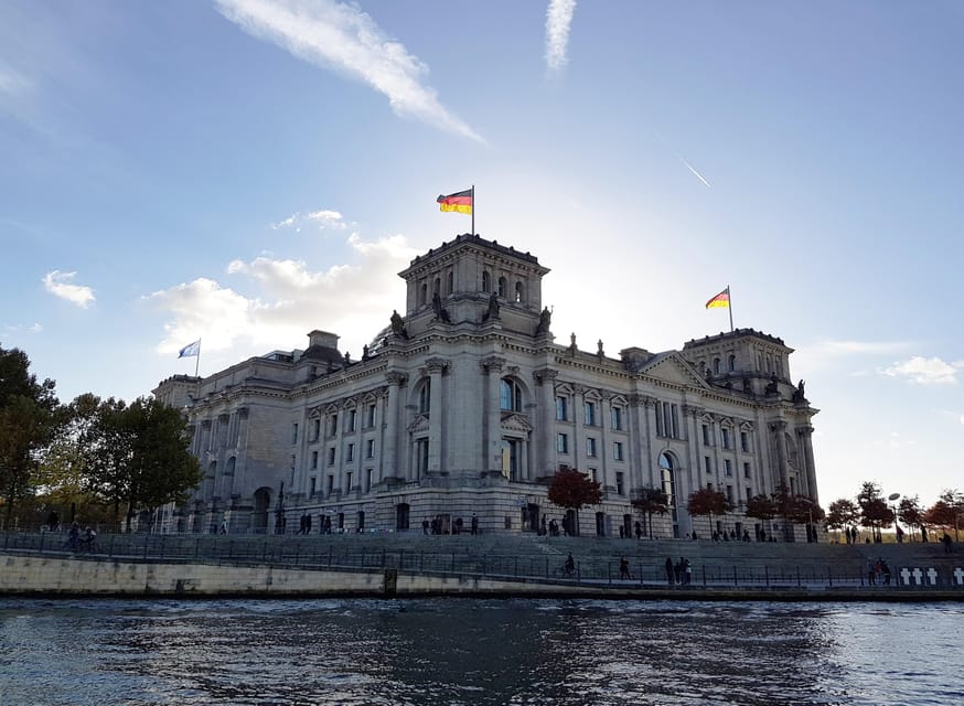 Berlin: Guided Walking Tour around the Reichstag - ARD-Hauptstadtstudio and the public side of politics