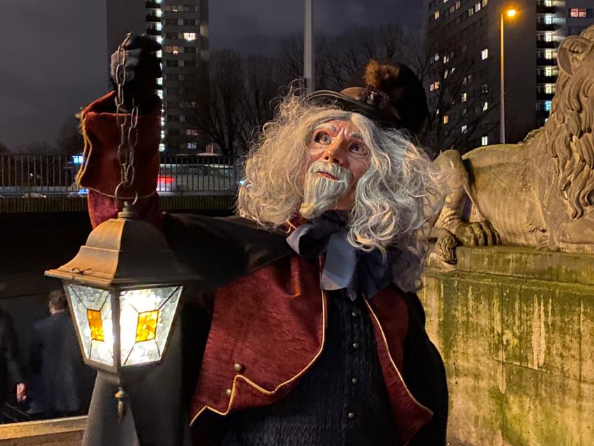 Berlin: Guided Walking Tour by Night - Meeting the lamplighter in black-cloak country