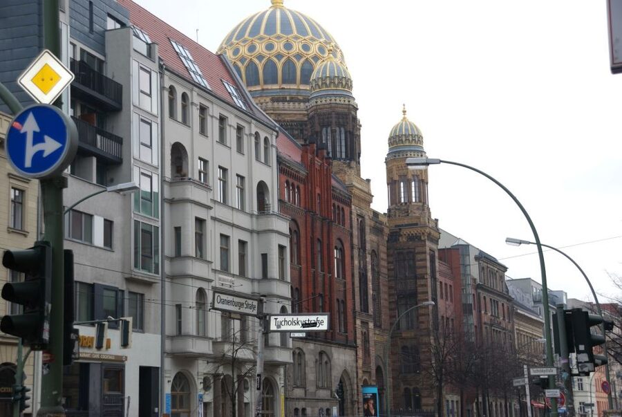 Berlin: Hackesche Höfe Courtyards Walking Tour - Is $43 a fair price?