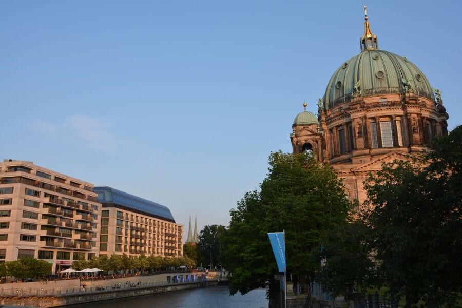 Berlin: Hackesche Höfe Courtyards Walking Tour - Along the Spree to Berlin Cathedral