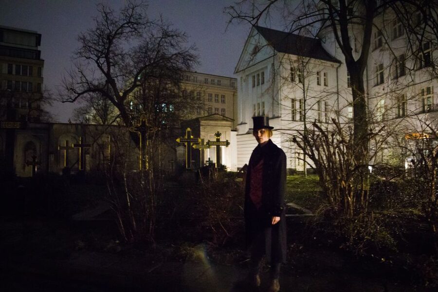Berlin: Haunted Guided Live Theatre Tour in German - Berlin’s grim past becomes a live performance