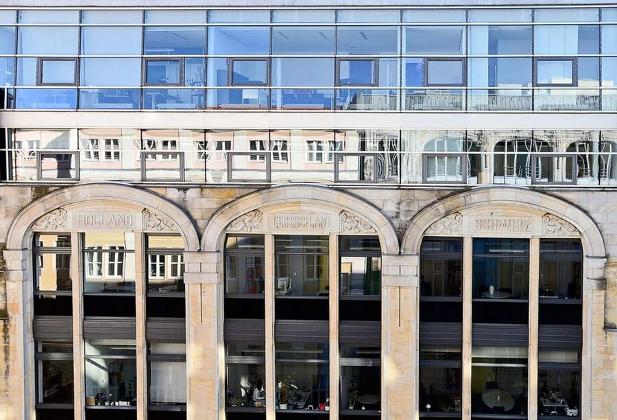Berlin: Hidden gems around the Gendarmenmarkt - Guided walking tour - Starting at Gendarmenmarkt’s grand trio