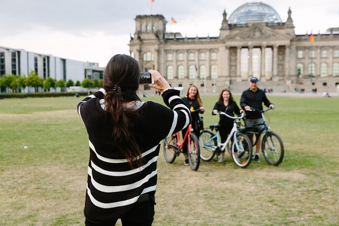 Berlin Highlights 3-Hour Bike Tour - Starting at Alexanderplatz and entering old Berlin