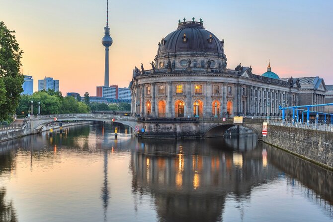 Berlin Highlights Self guided scavenger hunt and Walking Tour - Two and a half hours on foot