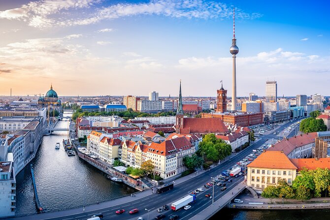 Berlin Highlights Self guided scavenger hunt and Walking Tour - Six language choices make the app easier to use