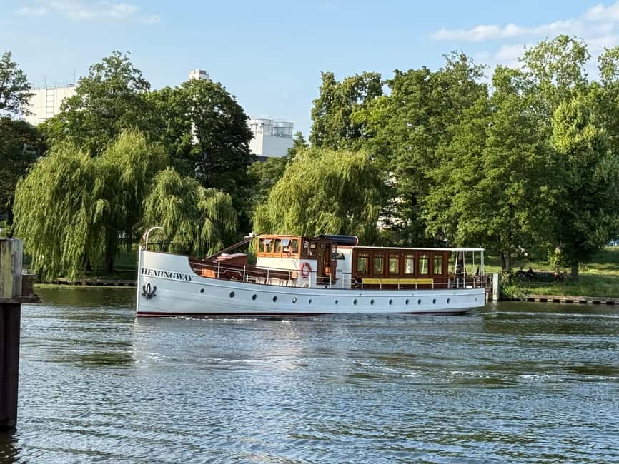 Berlin: Historic Boat Sightseeing City Center Tour - What the hour feels like onboard